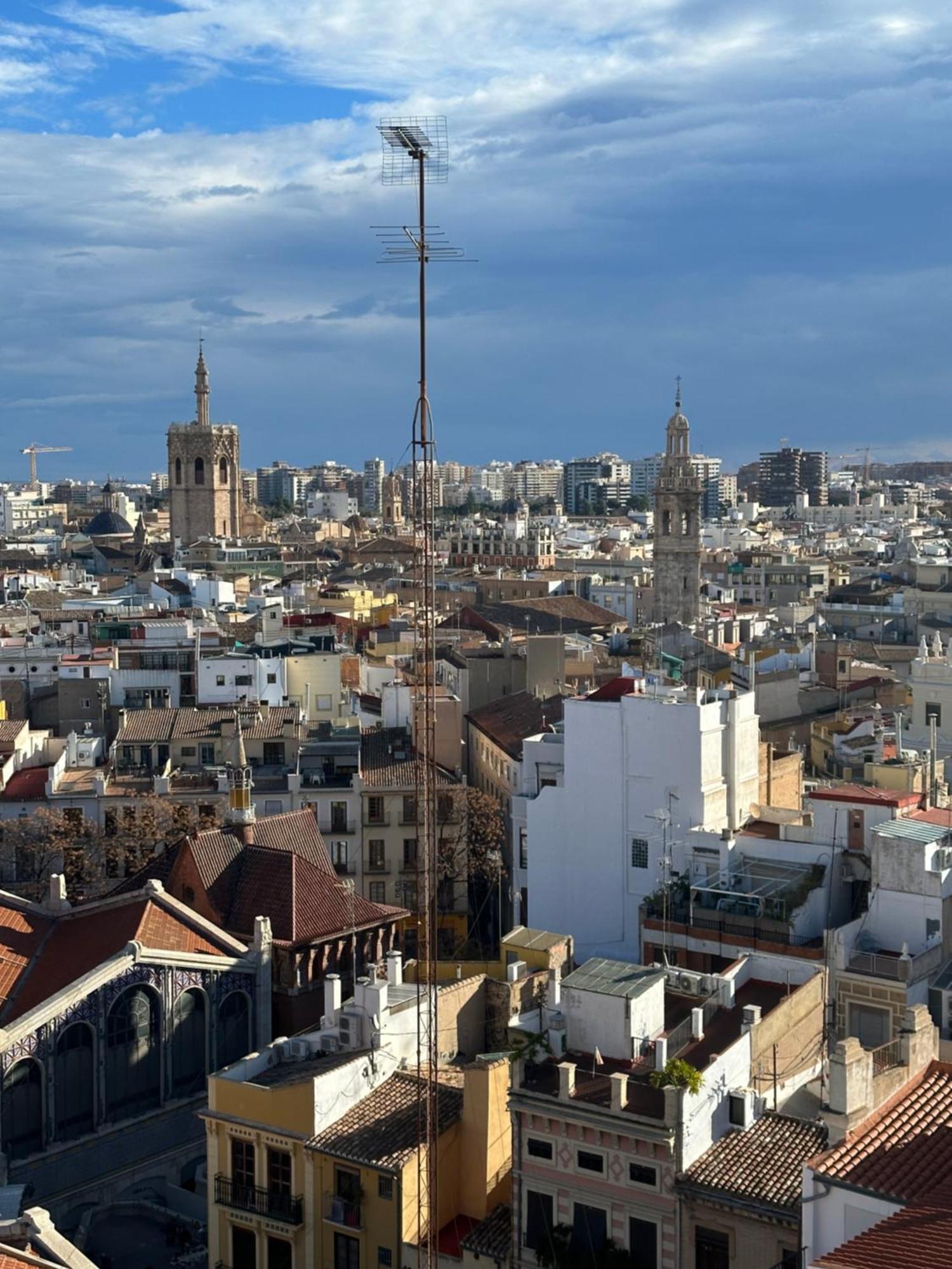 Mirador 1 Del Mercado Central - Habitacion Con Bano Privado En El Centro De La Ciudad Vella Valencia Buitenkant foto