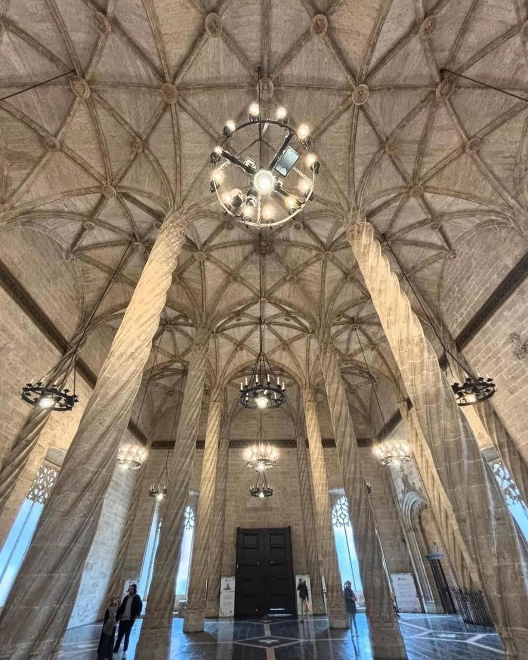 Mirador 1 Del Mercado Central - Habitacion Con Bano Privado En El Centro De La Ciudad Vella Valencia Buitenkant foto