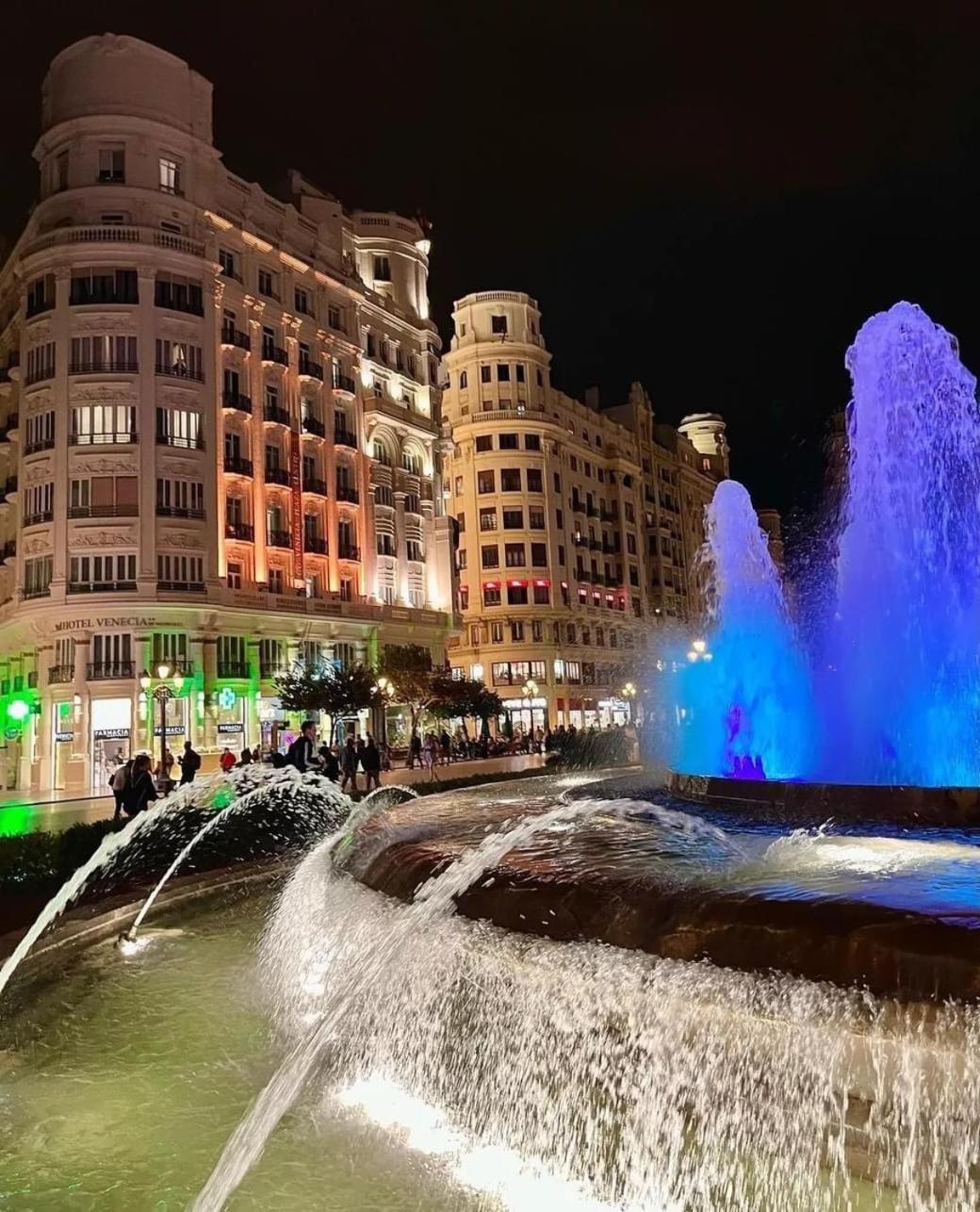 Mirador 1 Del Mercado Central - Habitacion Con Bano Privado En El Centro De La Ciudad Vella Valencia Buitenkant foto