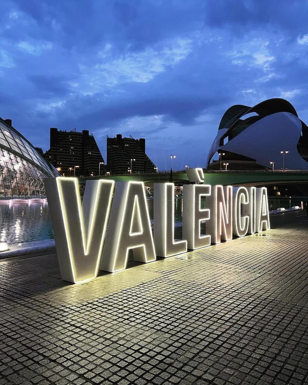 Mirador 1 Del Mercado Central - Habitacion Con Bano Privado En El Centro De La Ciudad Vella Valencia Buitenkant foto