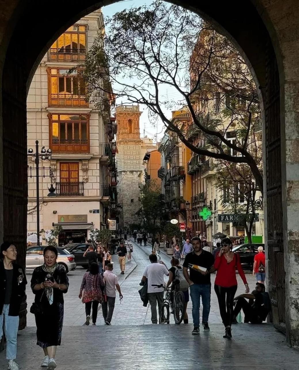 Mirador 1 Del Mercado Central - Habitacion Con Bano Privado En El Centro De La Ciudad Vella Valencia Buitenkant foto